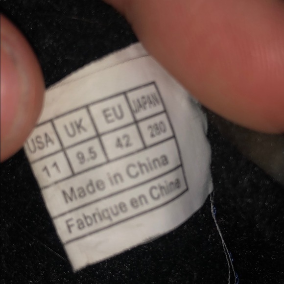 barely worn black Bailey Button Uggs - Picture 6 of 6